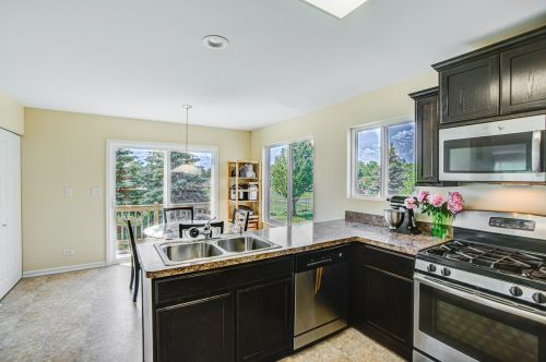 1228 Alta Vista Dr, Pingree Grove IL  60140-2057 exterior