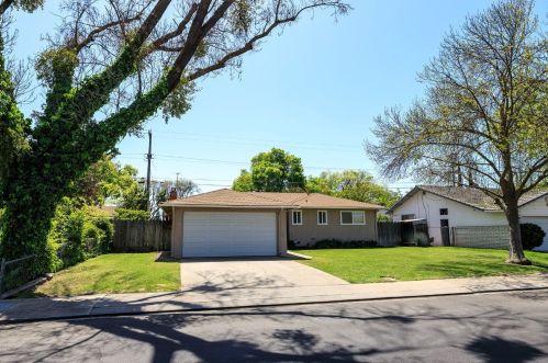 1614 Bay Meadows Dr, Modesto, CA 95350-2709