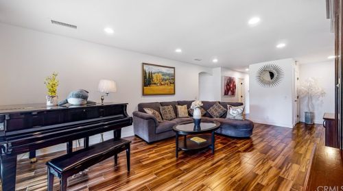 5255 Thorn Tree Ln, Irvine CA  92612-2346 exterior