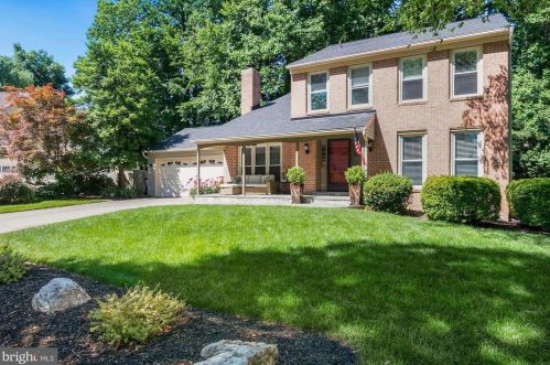 9157 Bloom Ct, Springfield, VA 22015-1643