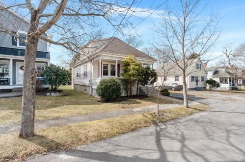30 Bradford St, Warren, RI 02885-4104