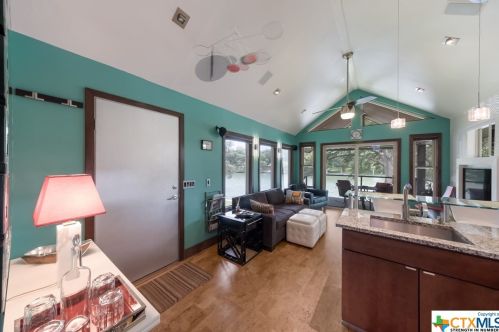 332 Mdw Lk Dr, Seguin TX 78155-9206 exterior