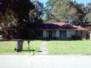 942 Moss Dr, Savannah, GA 31410-2710