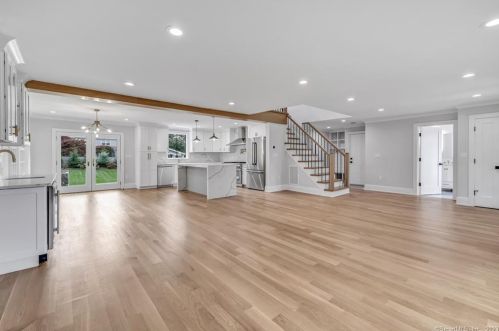 5 Shaw Ave, Norwalk CT  06854-2522 exterior