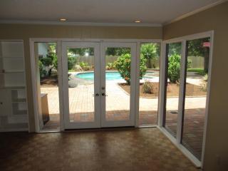 427 Gaywood Dr, Houston TX  77079-7213 exterior