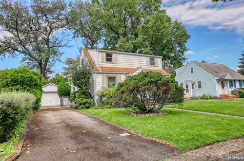 1032 Carnation Dr, N Milford, NJ 07646-2508