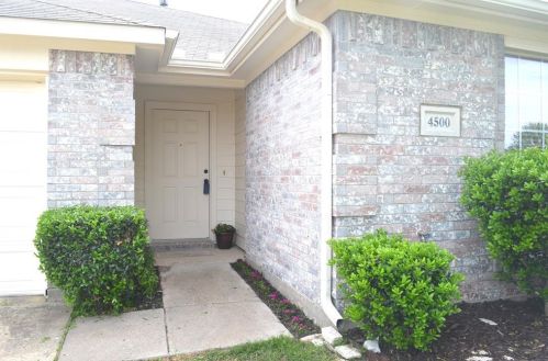 4500 Ashbury Ln, Midlothian TX  76063-6718 exterior