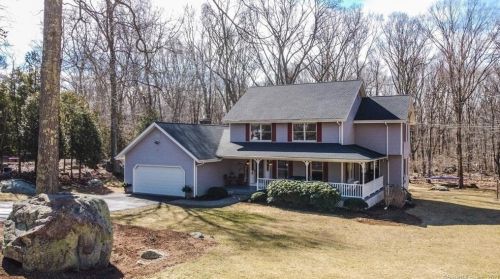 14 Hyde Park Dr, Gales Ferry, CT 06335-1942