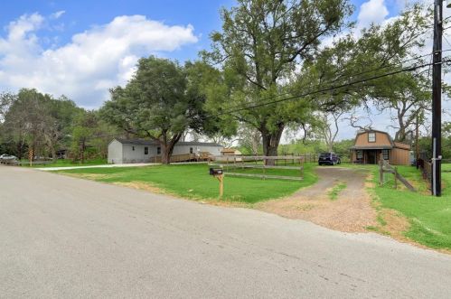 305 Edgewood Dr, Richmond, TX 77406-4007