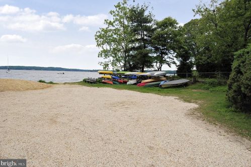 16 Severn Riv Rd, Severna Park MD 21146-4659 exterior