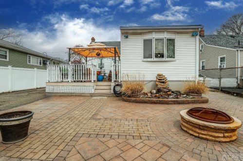 75 Dartmouth Ave, Avenel, NJ 07001-1836