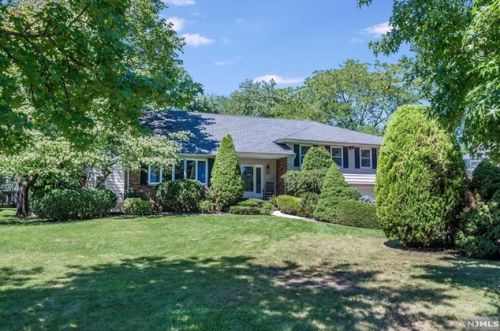 326 Dunham Pl, Ridgewood, NJ 07452-1213