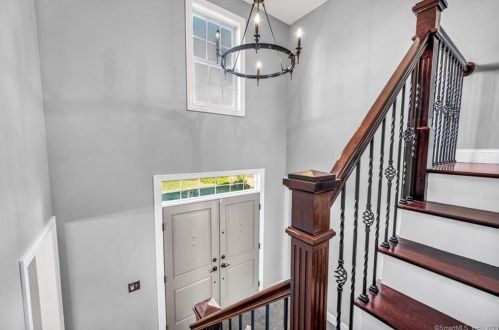 106 Northview Dr, Middletown CT  06457-1901 exterior