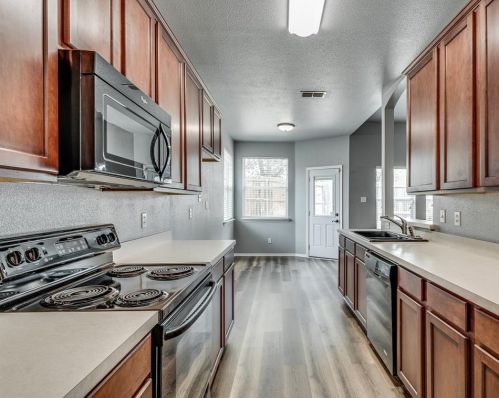 2014 Cancun Dr, Midlothian TX  76063-8522 exterior
