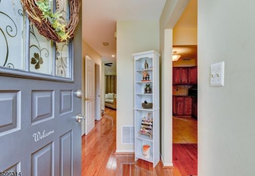 28 Peach Ct, Flemington, NJ 08822-3006