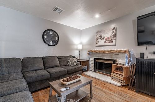 15923 Amber Valley Dr, Whittier, CA 90604-3704