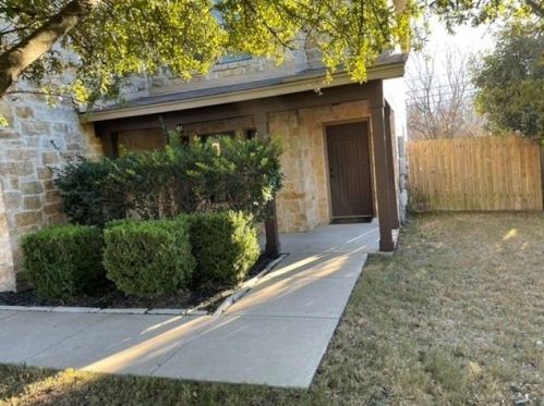 5705 Clementine Ln, Austin, TX 78744-3028