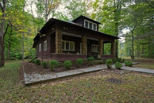 1976 Hamilton Rd, Fort Spring WV  24970-9638 exterior