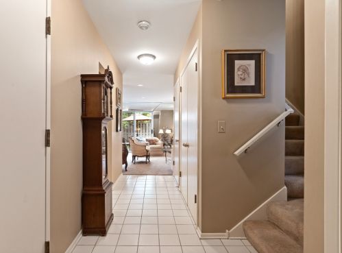 1838 Chestnut Ave, Glenview, IL 60025-1603