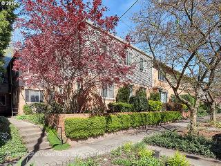 2011 Clackamas St, Portland OR  97232-1558 exterior