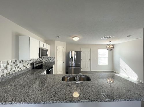 1881 Erika Dr, Springfield OH  45503-5883 exterior