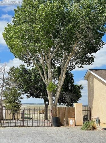 281 Bywood Dr, Pueblo CO  81007-1488 exterior