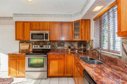 1343 Oxford Rd, Bannockburn IL  60015-2315 exterior