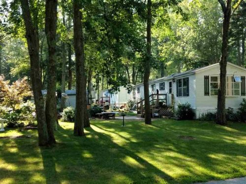 24 Robert Rd, Seabrook, NH 03874-5607
