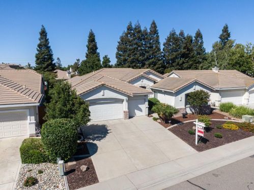3221 Bridlevail Ct, Elk Grove, CA 95758-4685