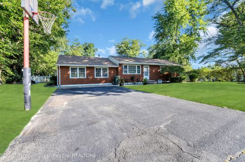 9 Hemlock Ct, Jackson Twp, NJ 08527-1506
