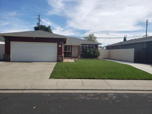 818 Ralph Ave, Manteca, CA 95336-3739