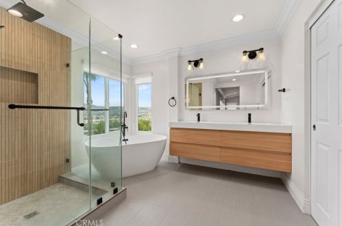 8835 Foxhollow Dr, Anaheim CA  92808-1672 exterior