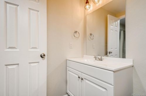 5684 Quemoy Ct, Aurora CO 80018-3133 exterior