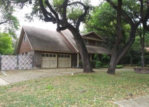 82 Roundup Dr, San Antonio, TX 78213-2326