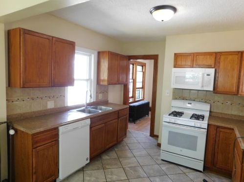 405 Hatch Ave, Saint Paul, MN 55117-5112