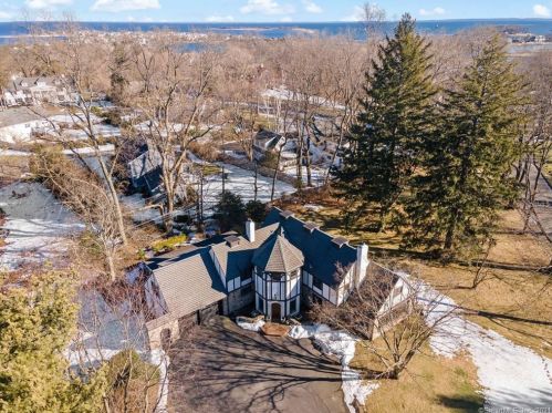 12 Sasqua Rd, Norwalk, CT 06855-2825