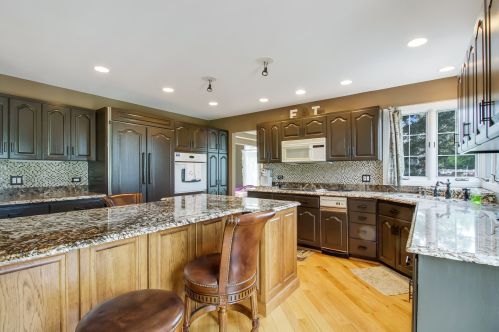 325 Orchard Ln, Sollitt, IL 60401-5002