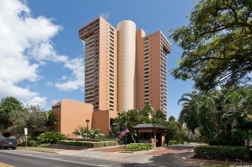 5333 Likini St, Honolulu HI  96818-1762 exterior