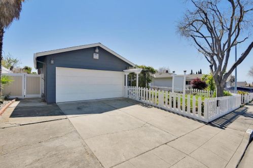 2176 Petersburg Dr, Milpitas, CA 95035-6654