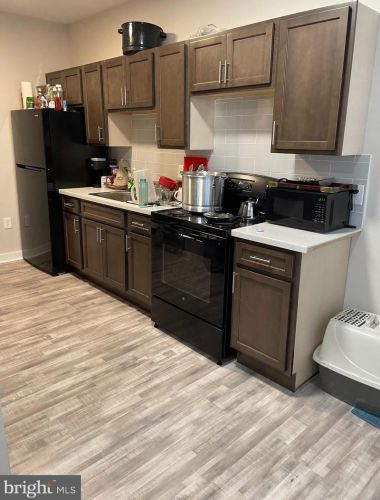 3118 8th St, Philadelphia, PA 19133-2022