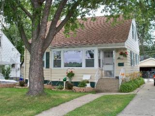 17835 Oakley Ave, Lansing, IL 60438-1832