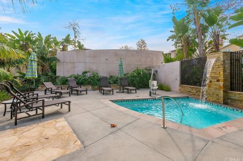 53 Waldorf, Irvine CA  92612-1066 exterior