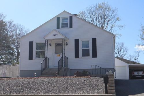 132 Maple St, Lincoln, RI 02838-1515