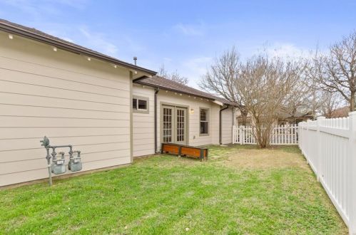 6801 Beckett Rd, Austin TX  78749-2005 exterior