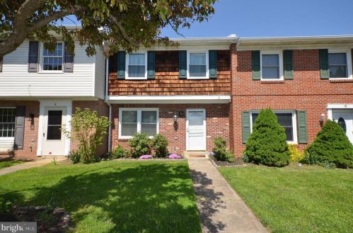 10 Park Pl, Lovettsville, VA 20180-8614