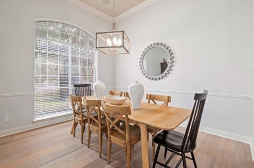 7904 Crandall Rd, Austin TX  78739-1910 exterior