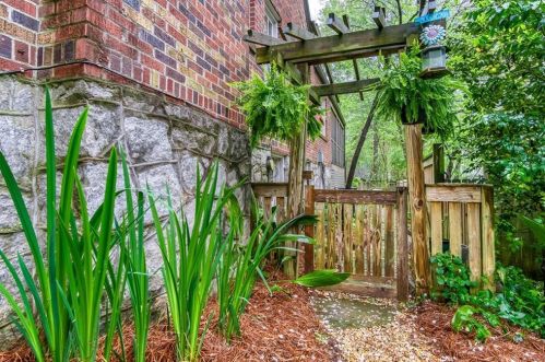 978 Eden Ave, Atlanta GA  30316-2584 exterior