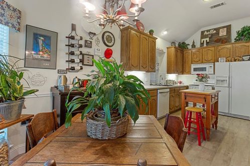 5800 Fathom Dr, Fort Worth TX  76135-7013 exterior