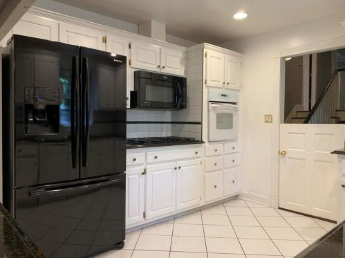 500 Carriage Dr, Atlanta GA  30328-3307 exterior