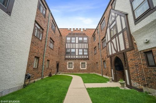 1097 Merril St, Northfield, IL 60093-4400